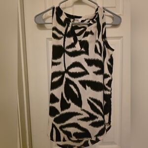 Maurices Monochrome Leaf Print Tank Top